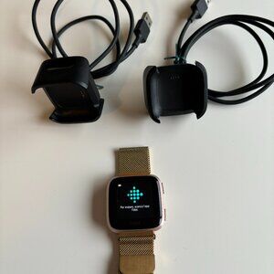 Fitbit Versa Smartwatch - Rose Gold